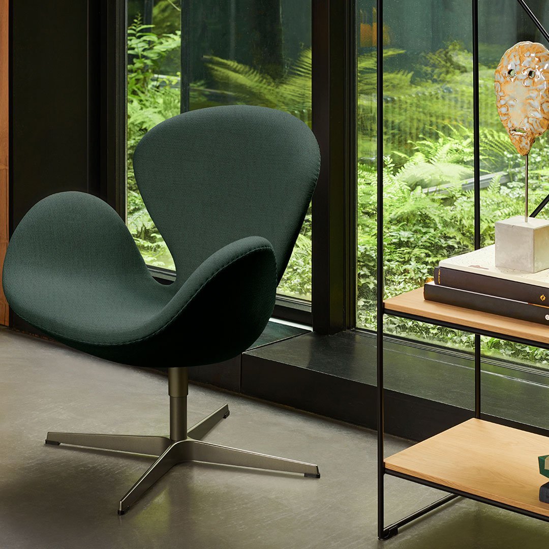 Fritz Hansen Swan Chair by Arne Jacobsen | Design Public